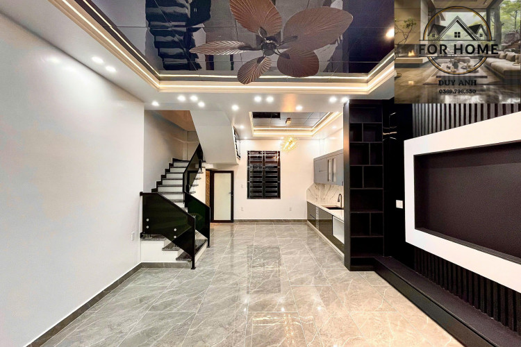 Bán nhà mặt phố Hồ Sen, Lê Chân. Diện tích 60m2. Sân cổng riêng độc lập