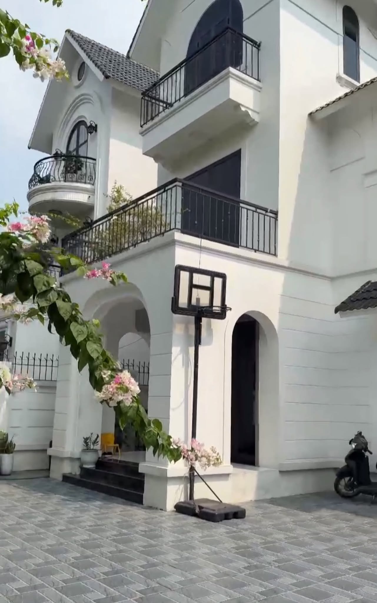 Cho thuê biệt thự gần 400m2 hoàn thiện full giá 30tr